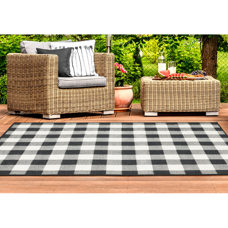 Crawfordville Plaid Indoor / Outdoor Area Rug in Black/Ivory